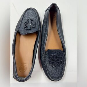 Tory Burch size 8, navy blue leather loafer